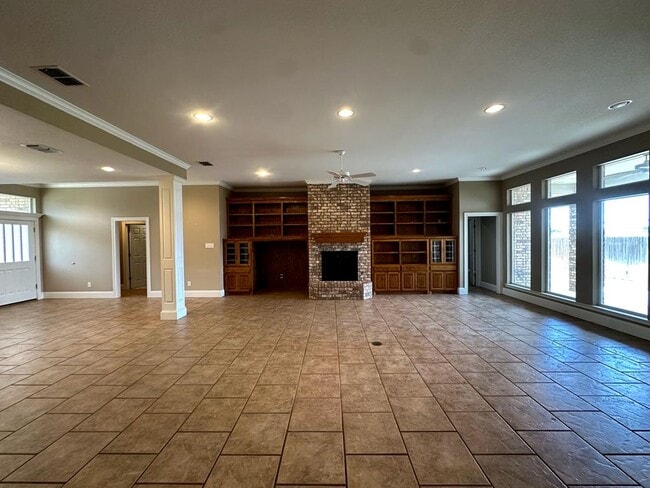 Building Photo - 401 Springwood Ct