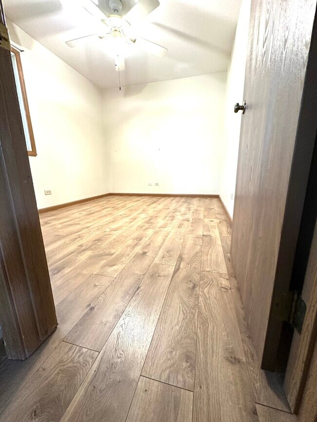Building Photo - 2303 Woodview Ln