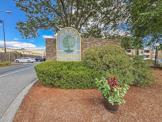 Building Photo - 14 Shrewsbury Green Dr
