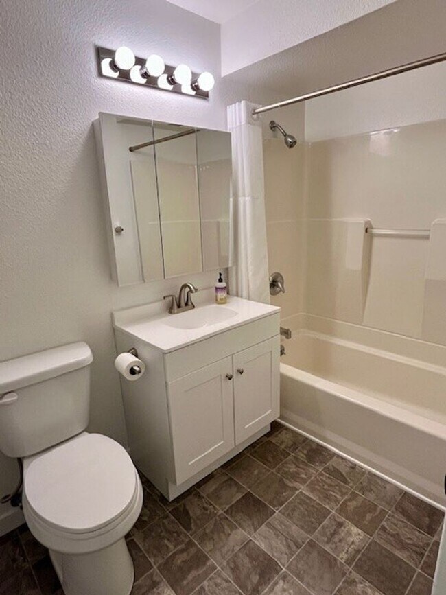 Building Photo - 1325-1327 Grant St