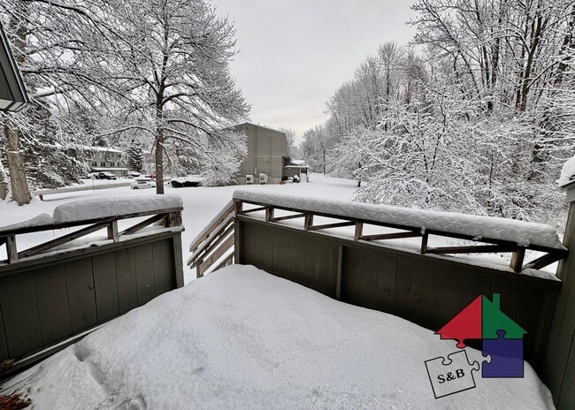 Building Photo - Modern 3 Bedroom 2.5 Bathroom Shelburne Apartment!