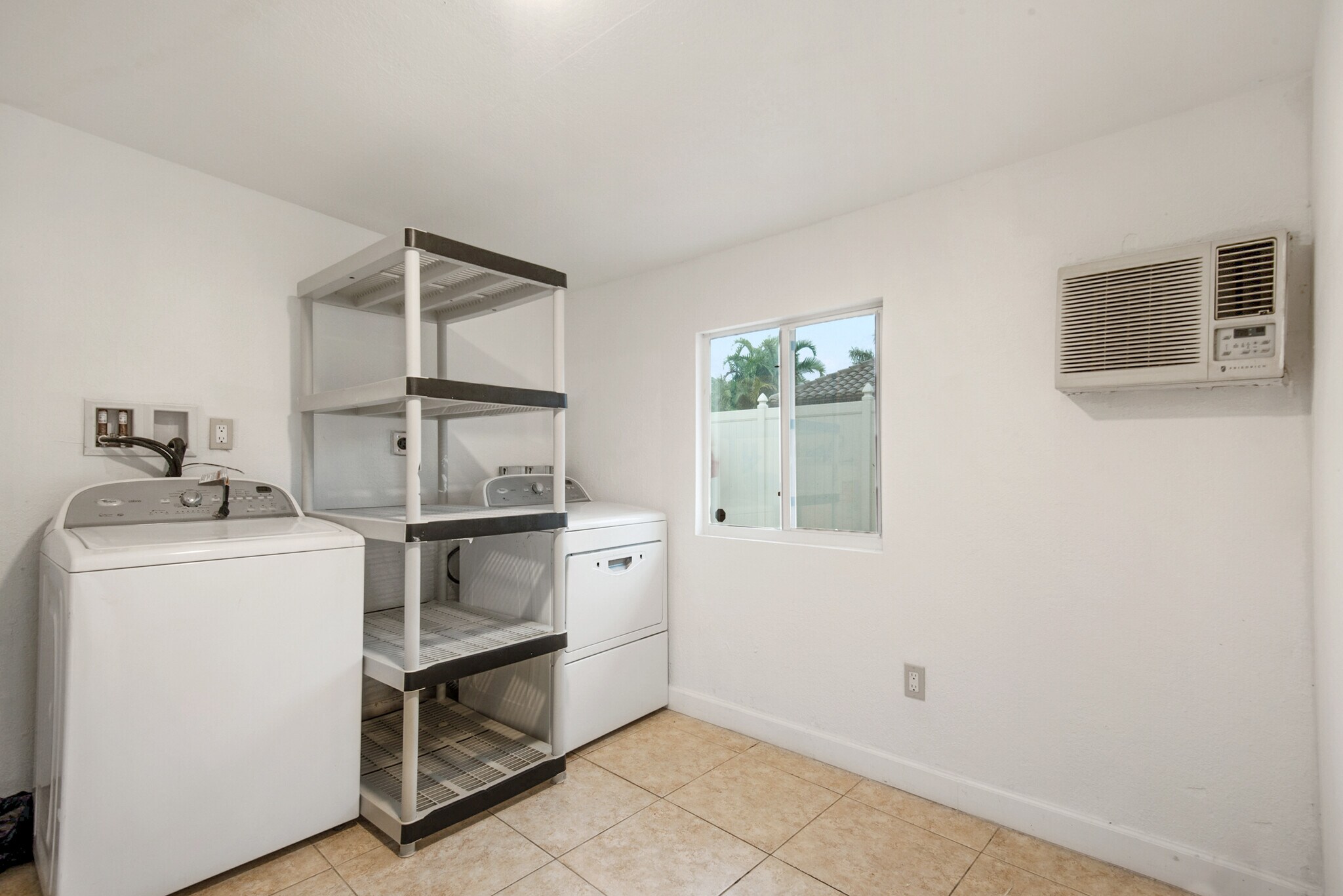 Building Photo - 3101 N 66th Ave