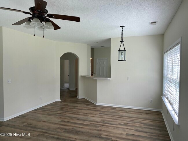Building Photo - 1004 Foxridge Way