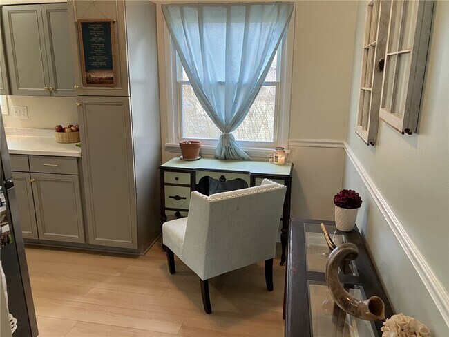 Building Photo - 340 N Park Dr