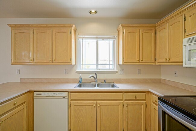 Building Photo - 10427 Crosscut Dr NW
