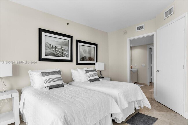 Building Photo - 1830 S Ocean Dr