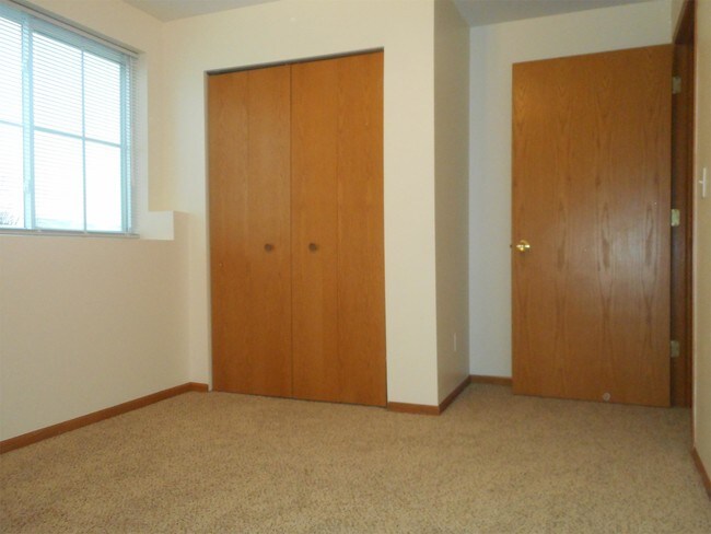 Building Photo - 6601 Creekside Dr NE