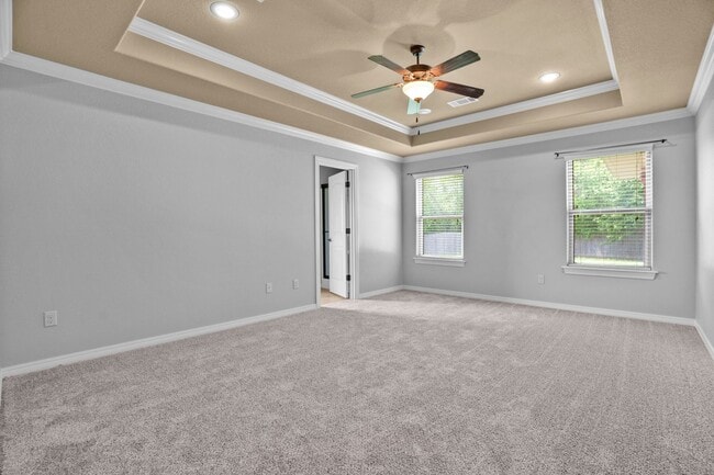 Building Photo - Spacious 3 Bedroom 2 Bath home in Great Location!
