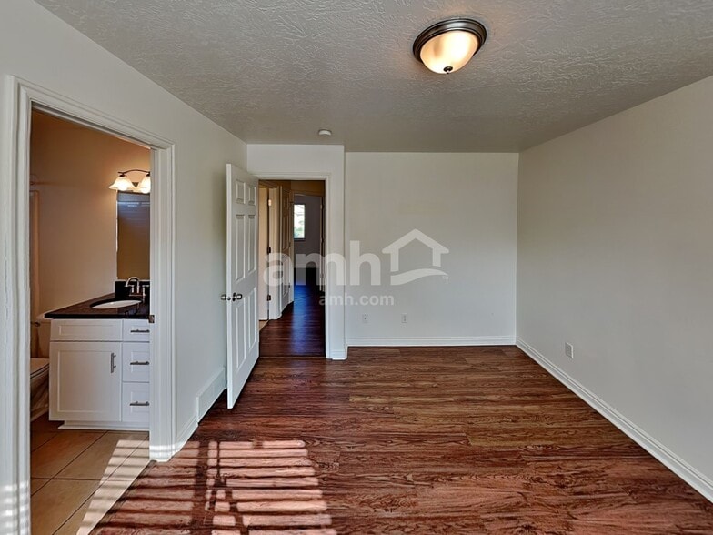 Building Photo - 2417 Eldorado Dr
