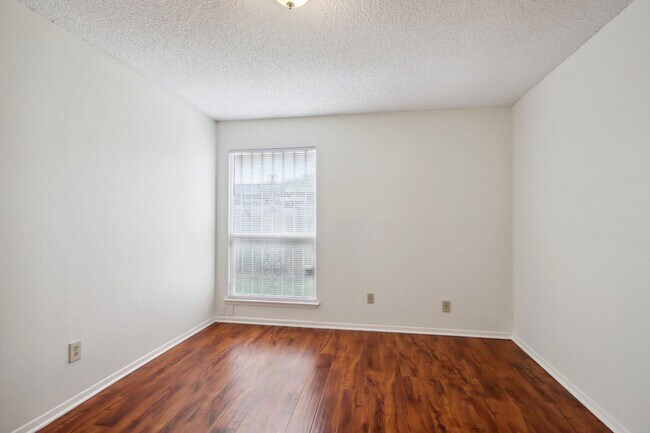 Building Photo - 13411 Creek Springs Dr