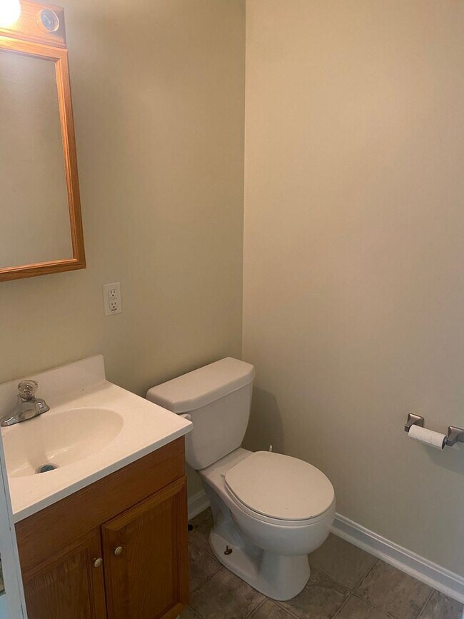 Building Photo - 3 br, 1.5 bath House - 126 BANYAN CIRCLE D...