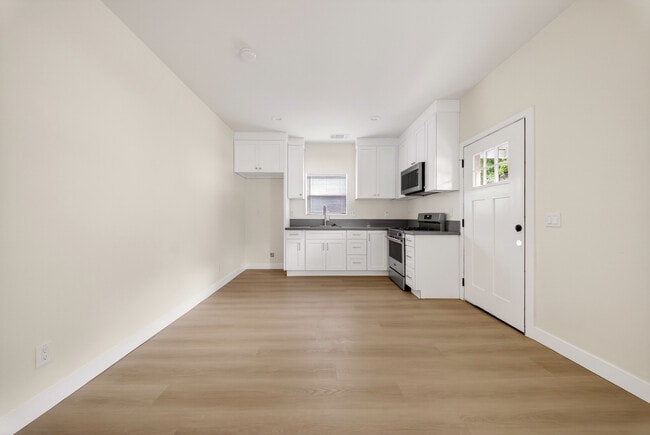 Building Photo - 3200 Weldon Ave