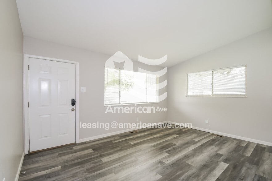 Building Photo - 1745 Kay Dr