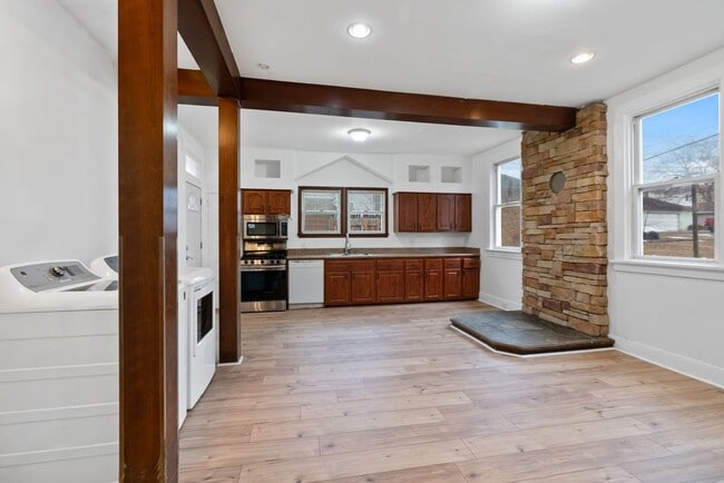 Building Photo - 1528 Ridge Ave