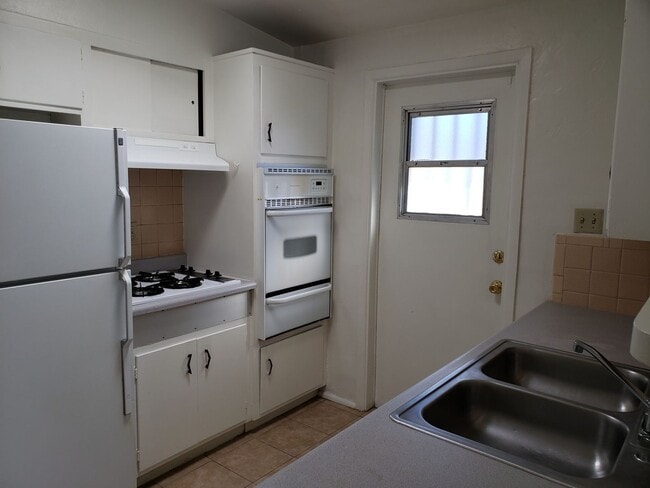 Building Photo - 1227 E Drachman St