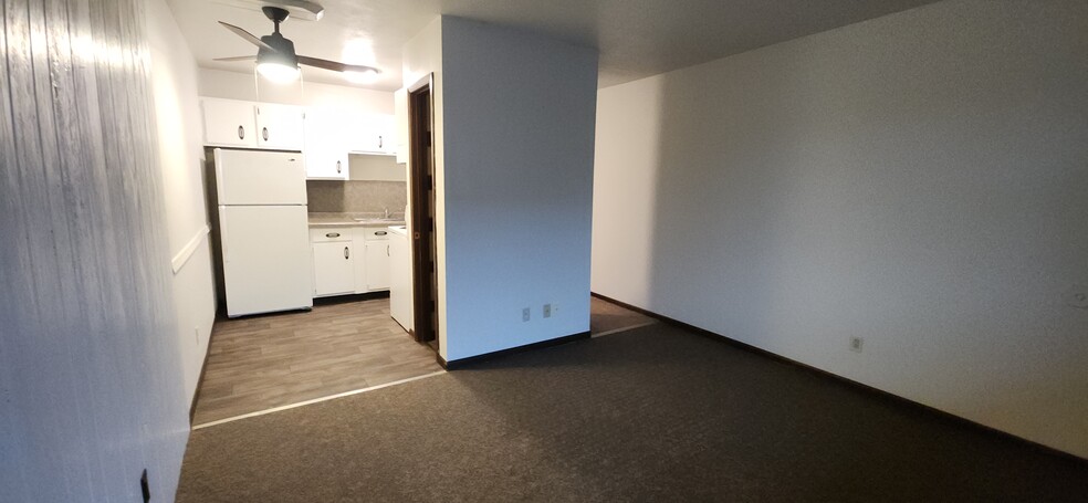 Building Photo - 625 9th St N