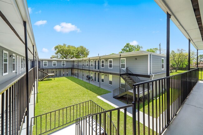 Building Photo - 6403 Sloan St