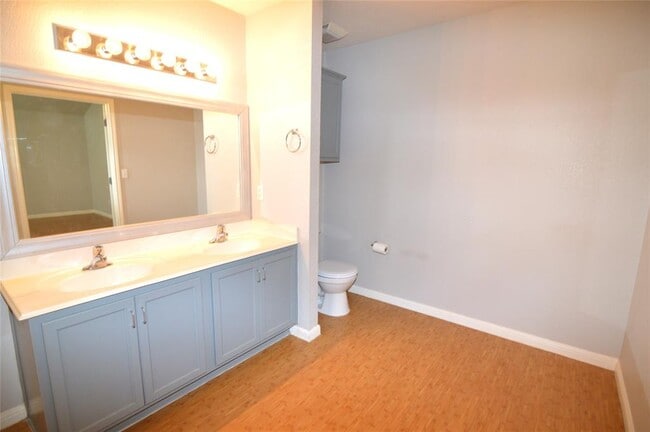 Building Photo - 916 Brighton Pl