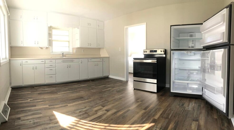 Kitchen - 609 Blackhawk St