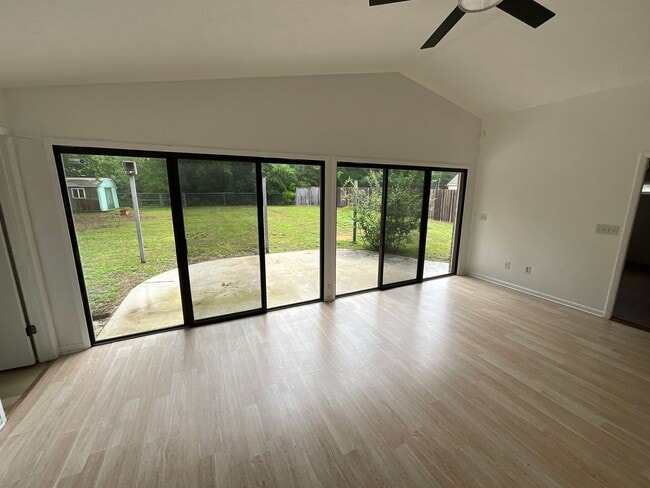 Building Photo - 4050 Linwood Dr