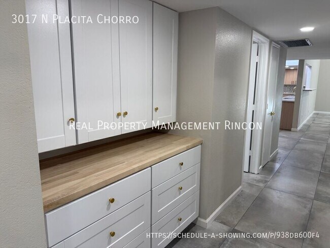 Building Photo - 3017 Placita Chorro