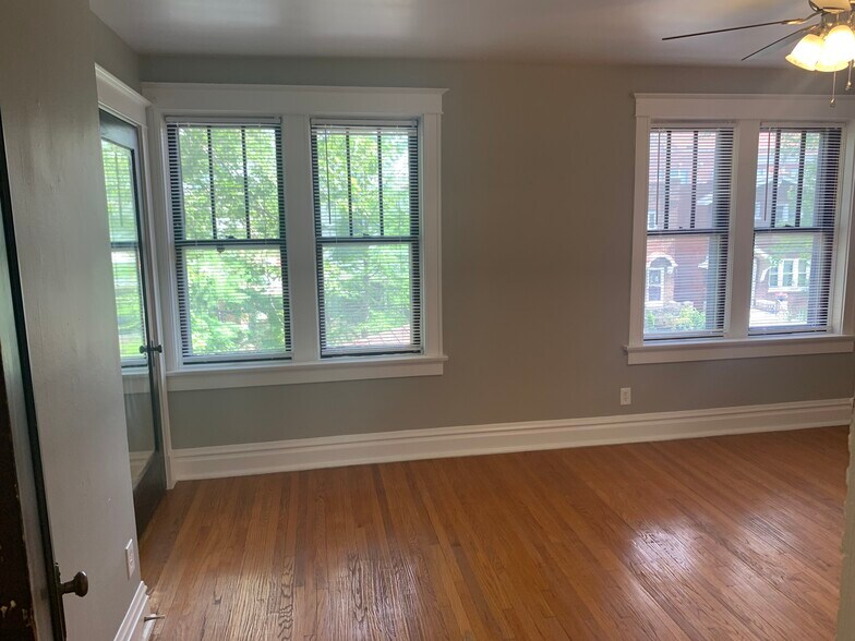 Building Photo - 4922 Holly Hills Ave