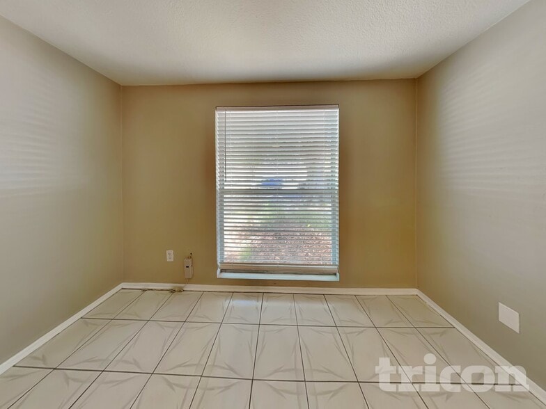 Building Photo - 10217 Carriage Glen Ct