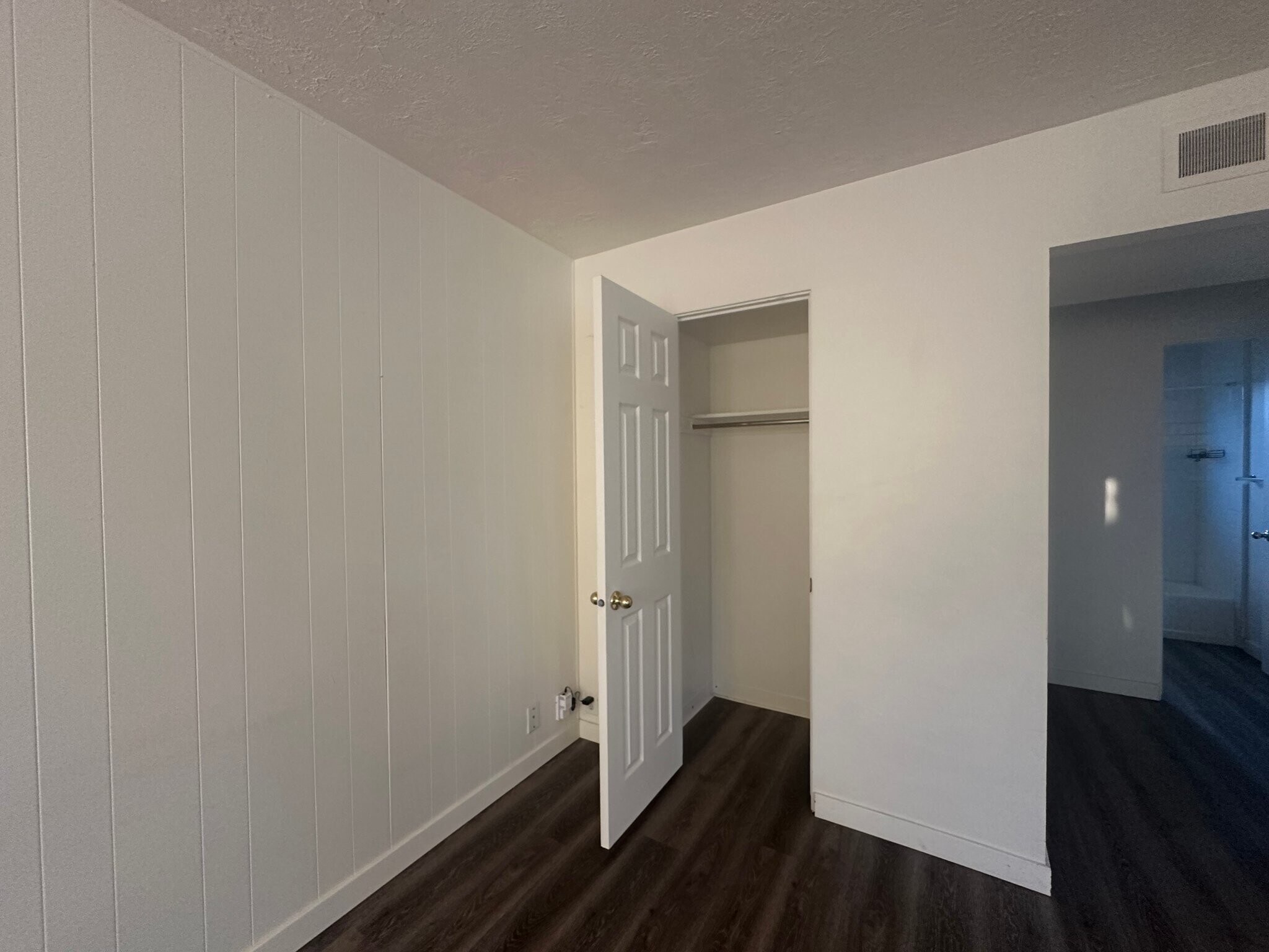 Building Photo - 860 E 500 S