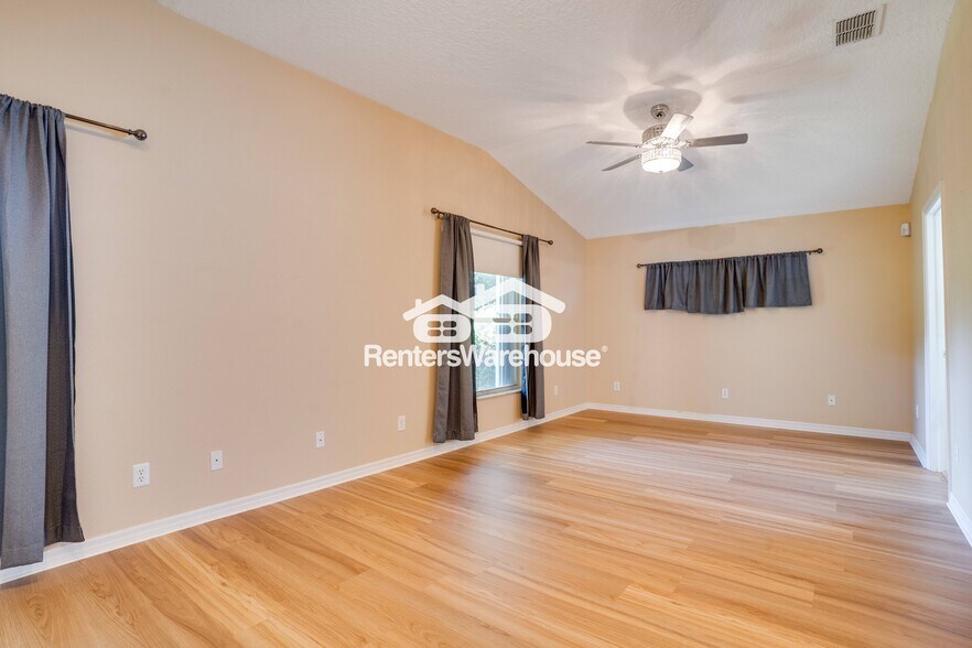 Building Photo - 14950 Hidden Oaks Cir