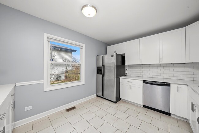 Building Photo - 8218 N Carrolton Ct