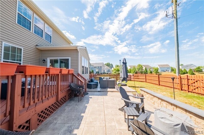 Building Photo - 9535 Thornecrest Dr