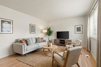 Building Photo - Large 3BD Townhome Style Apartment w/ Brand New Flooring in Hayward