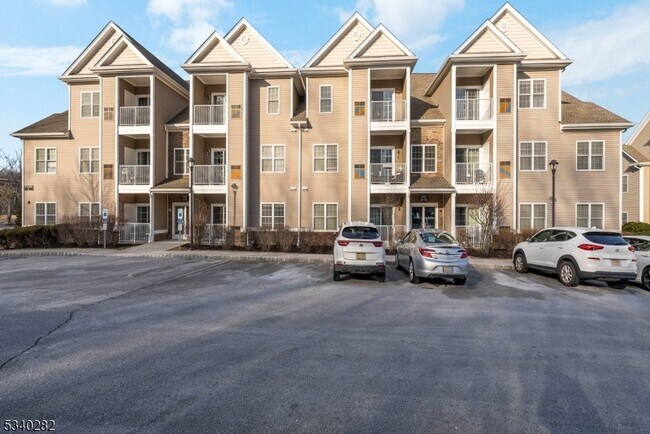 Building Photo - 37 Park Dr