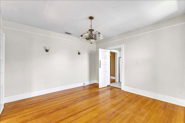 Building Photo - Upstairs Large 3 bedroom apartment in Ardsley Park
