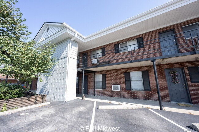 Building Photo - "Charming 1-Bedroom Apartment in Avon with...