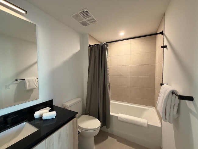 Building Photo - 225 N Miami Ave