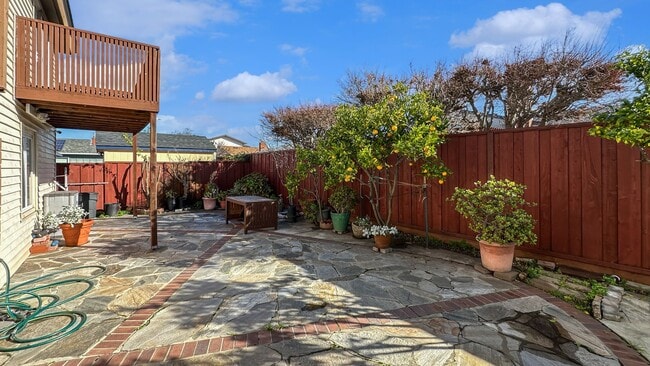 Building Photo - Coastal Comfort & Entertainer’s Retreat in Marina Faire