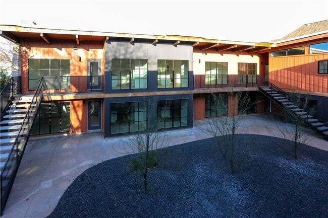 Building Photo - 400 E 30th St