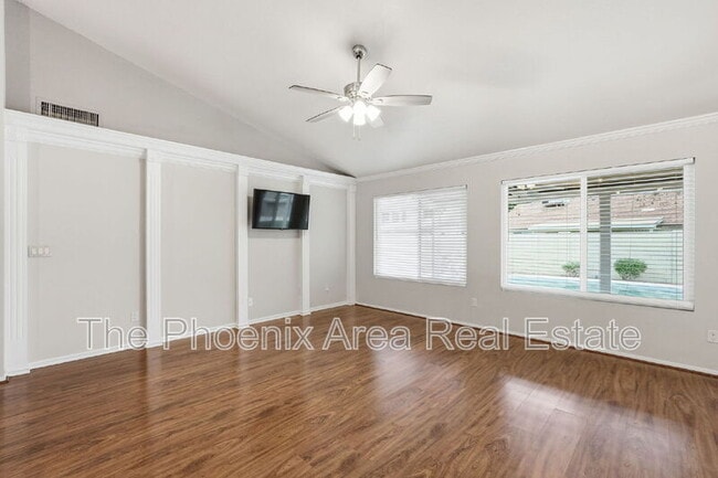 Building Photo - 4425 E Douglas Ave