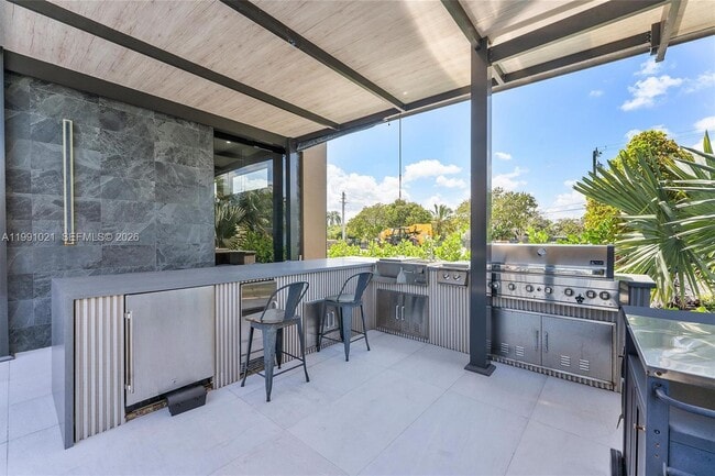 Building Photo - 2215 NE 19th St