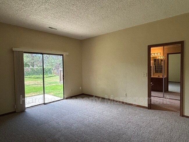 Building Photo - 9903 W Westview Dr
