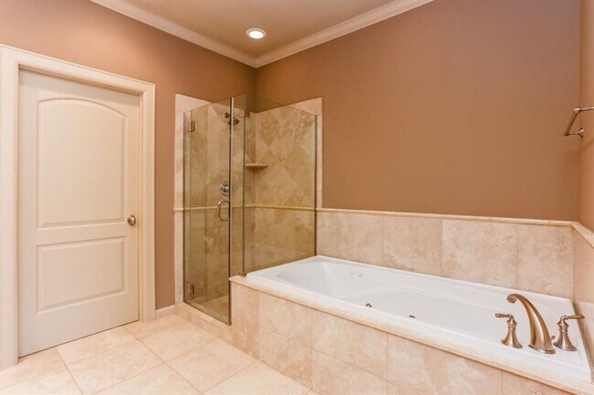 Building Photo - Stylish 3-Bedroom Home in Prime Houston Location!