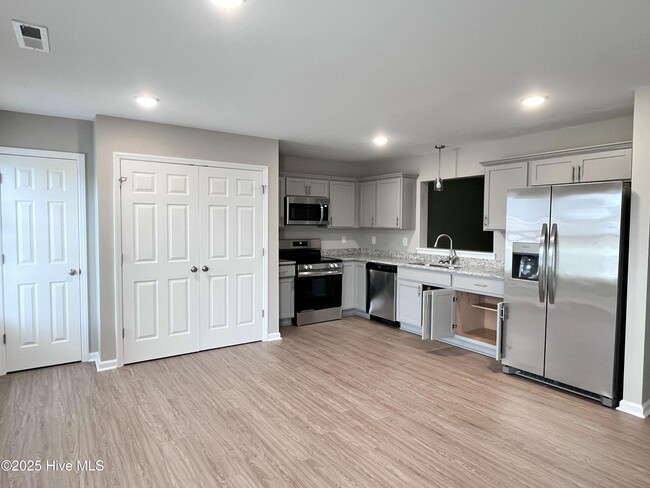 Building Photo - 2708 Jefferson Dr