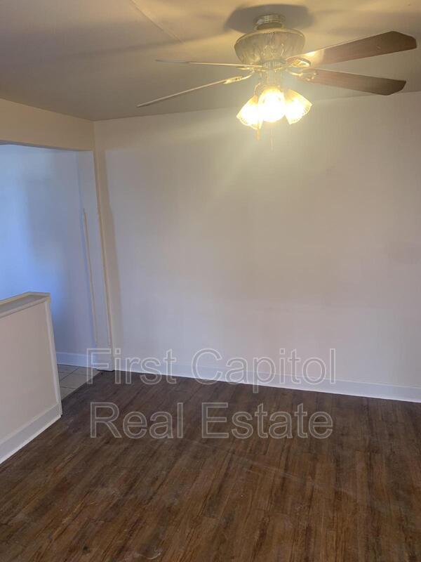 Building Photo - 711 N George St