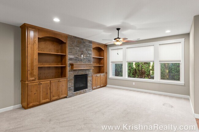 Building Photo - 4 Bedroom 3 Bath Upscale Luxury Fishers Landing Townhome