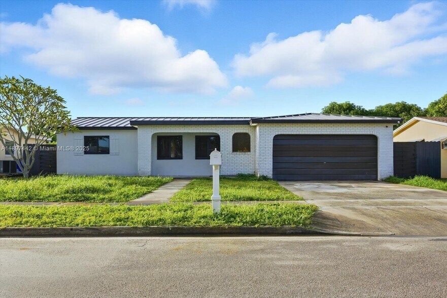 Primary Photo - 6948 NW 8th Ct