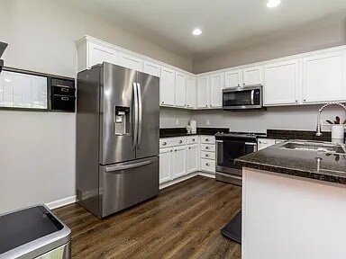 Building Photo - 5439 Twin Oaks Dr