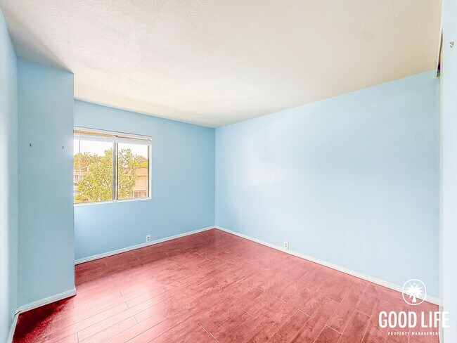 Building Photo - Bright 3B/2BA Condo in La Jolla with Spacious Kitchen and Dual Vanity Primary Bath