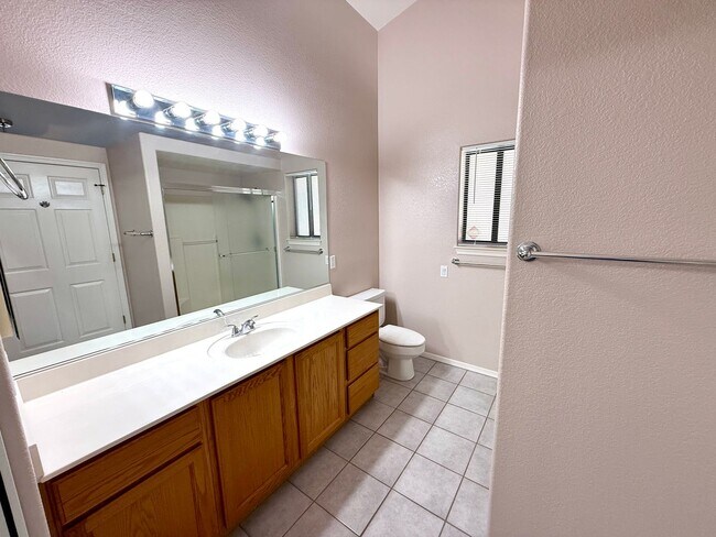 Building Photo - Custom 3 Bedroom, 2.5 Bath Home w/Bonus Ro...