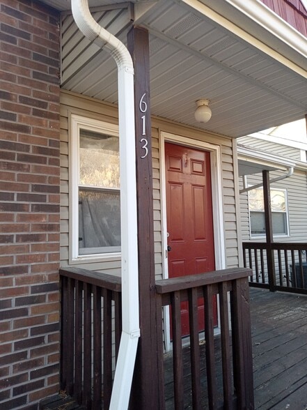 Building Photo - 613 Palisades Dr